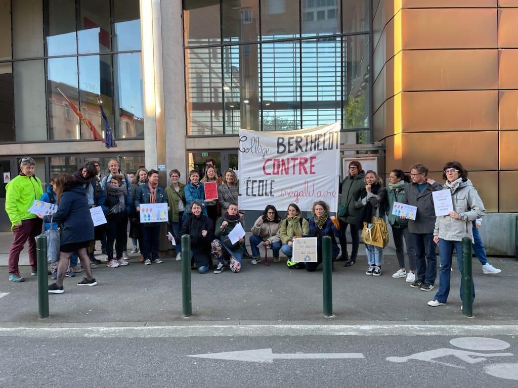 #PasDeRentrée ce #22avril en #HauteGaronne : 2/3 de #grévistes ce matin au #collège Berthelot de #Toulouse contre le #ChocDesSavoirs.
#NousNeTrieronsPasNosElèves !