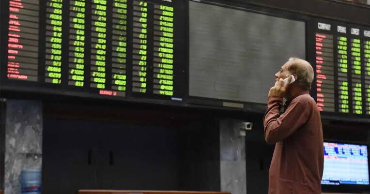 #BigBreaking ‘PSX hits a historic high’ The Pakistan Stock Exchange’s (PSX) benchmark KSE-100 index traded at a record high of 71,515 points, up 0.8%, after earlier breaching the key 71,000 level. This remarkable achievement reflects investors’ confidence in the country’s