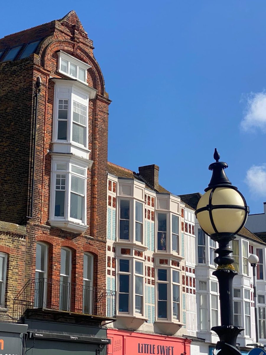 BallaratHouse's tweet photo. You simply cannot beat Margate in the sunshine.

Margate Old Town is a delightful place to spend the day.

Book direct to stay at Ballarat House and enjoy a break in Margate here:

https://t.co/IEzzopDv8A

#margate #margatecreatives #margateoldtown #lovemargate #visitmargate https://t.co/bjwhMyUZio