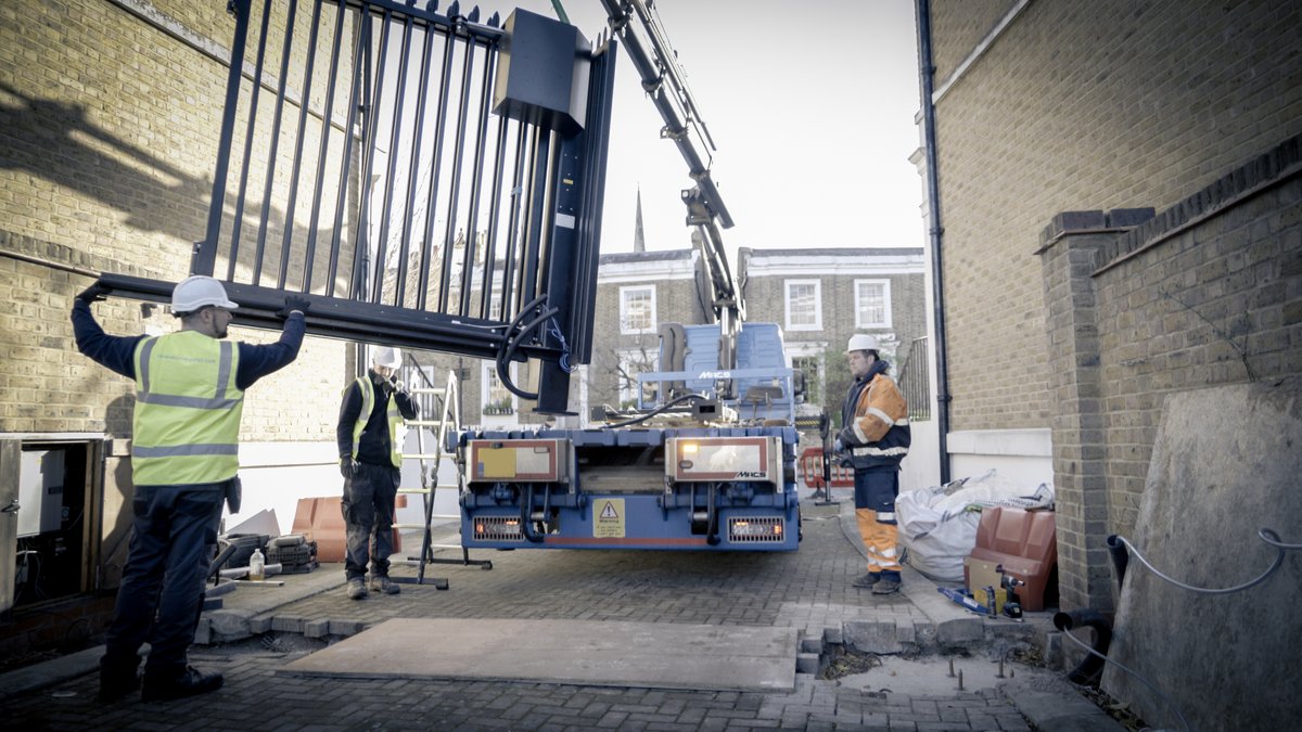 CovaSecurityUK's tweet image. Did you know that Cova has a field service team who carry out installations and maintenances across the world?

covasecuritygates.com/support-servic…

#EngineeringActivities #FieldService GateInstallation #GateMaintenance #SecurityGate