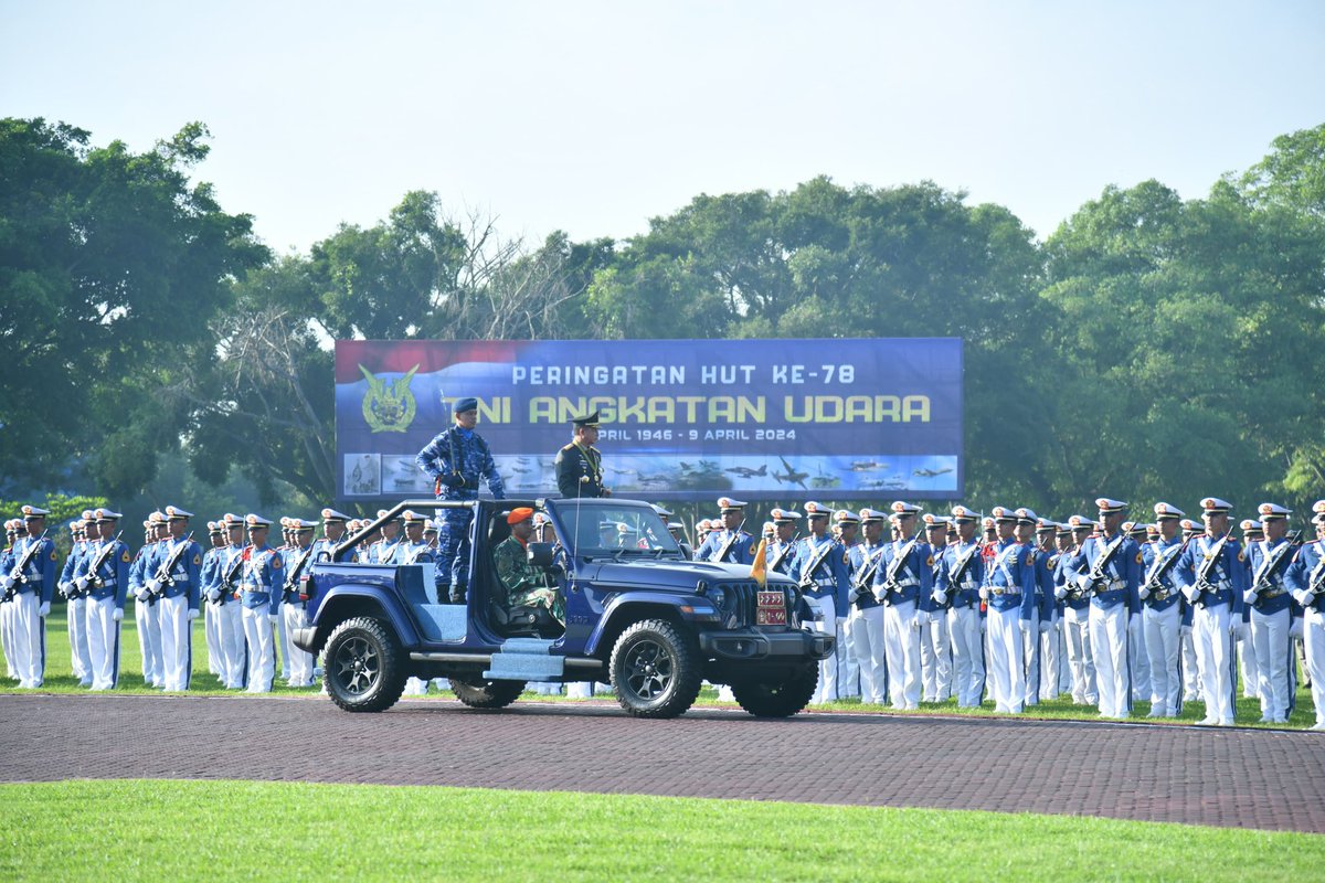 'Puncak Peringatan HUT Ke-78 TNI AU, Panglima TNI Apresiasi Profesionalitas, Dedikasi, Militansi Prajurit TNI AU'. 💂🏻‍♀️ Puncak peringatan HUT TNI Angkatan Udara Ke-78 dipusatkan di Akademi Angkatan Udara (AAU) dipimpin langsung oleh Panglima TNI Jenderal TNI Agus Subiyanto, S.E.,…