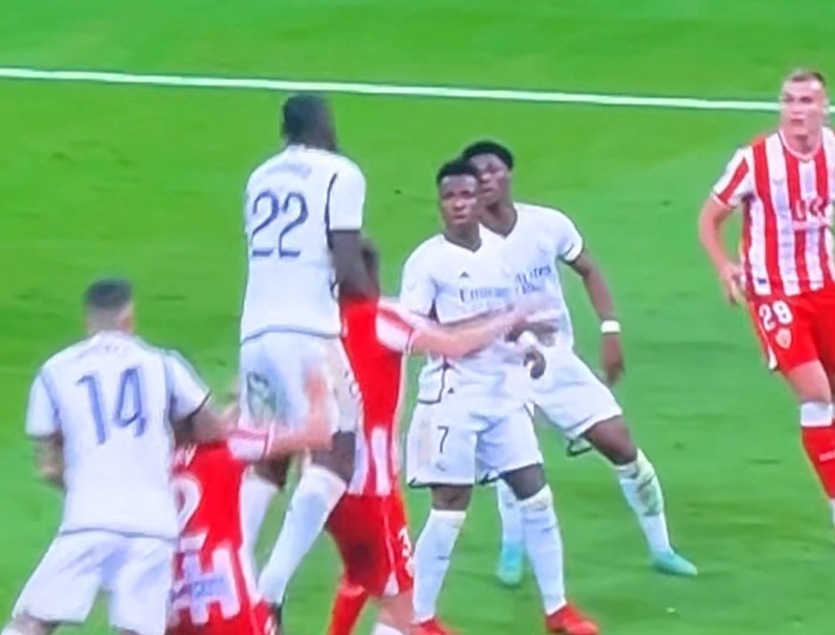 SrNaninho's tweet photo. Qué bien manejan el relato los antimadridistas…

Lo de Rüdiger contra el Almería era un escándalo arbitral, pero el gol de Christensen ni lo comentan 🤣

La doble vara de medir… https://t.co/D6uK9f2Rb2