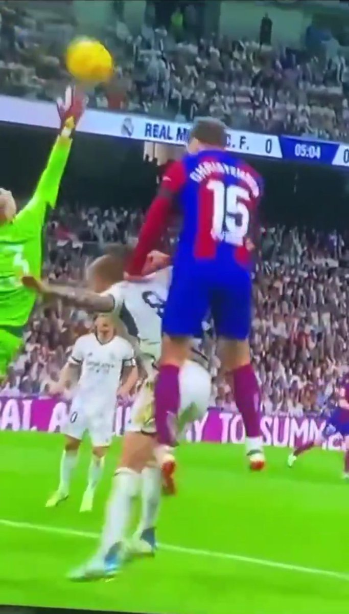 SrNaninho's tweet photo. Qué bien manejan el relato los antimadridistas…

Lo de Rüdiger contra el Almería era un escándalo arbitral, pero el gol de Christensen ni lo comentan 🤣

La doble vara de medir… https://t.co/D6uK9f2Rb2