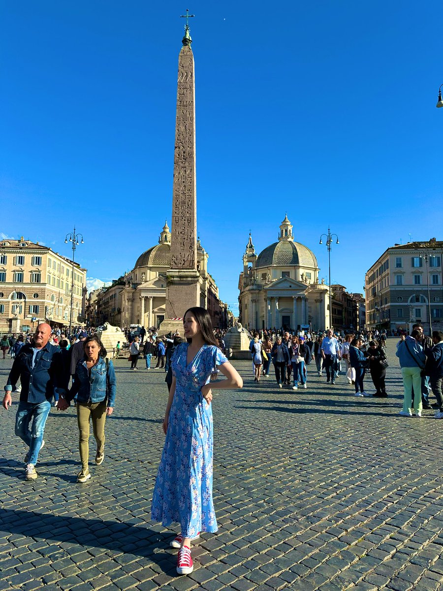 Converse was the perfect choice to walk around Rome for hours. Where should I visit today?🇮🇹 #ericainrome