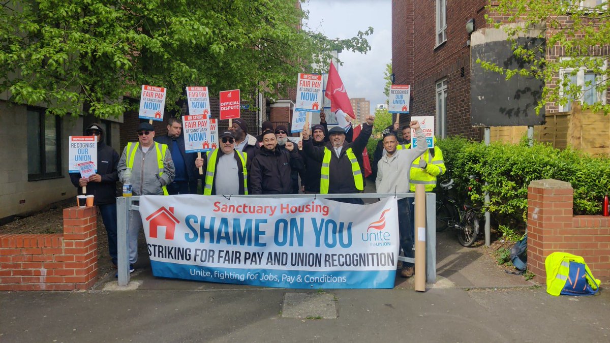 Sanctuary strikers out again today and getting great support from tenents. Read about the strile: housingworkers.org.uk/readnews.html?…  #housingworkers #ukhousing