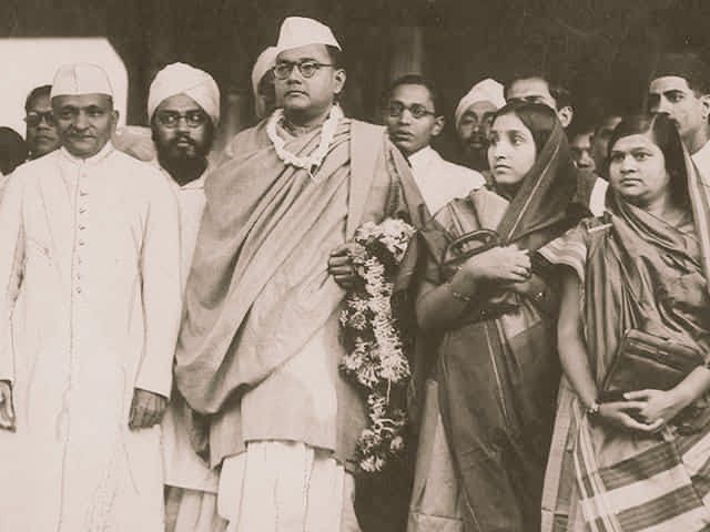 historyplusIN's tweet photo. 22-April-1921
Subhas Chandra Bose, resigned from Indian Civil Service, and formed South Calcutta Sevak Samiti after returning to India. He was also arrested for carrying our freedom movement.
#historyplus
#Netaji https://t.co/8zIPqCgM7N