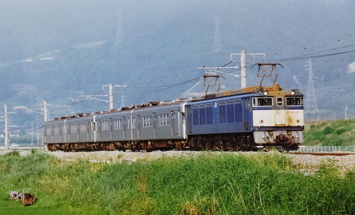 令和6年4月22日はEF64 22号機の日

長野電鉄への営団3000系甲種輸送。
クロスパンタの22号機です。

稲荷山～篠ノ井

#EF64