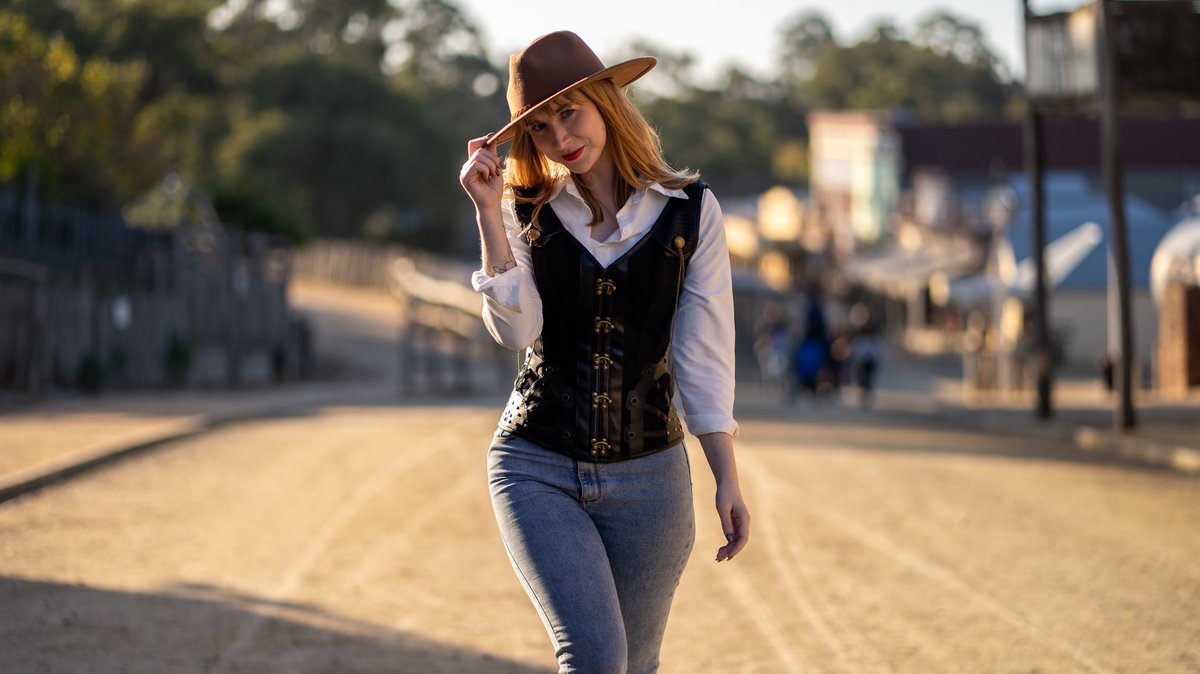 JustCassa_'s tweet photo. Photoshoots are fun and even better with friends :)

Massive shoutout to @RubeePlays for organising a little cowboy themed shoot for the launch of the new Outlaws of Thunder Junction Event! Please enjoy some of my favourite photos I shot 🤠 https://t.co/yxGIQkuOSf