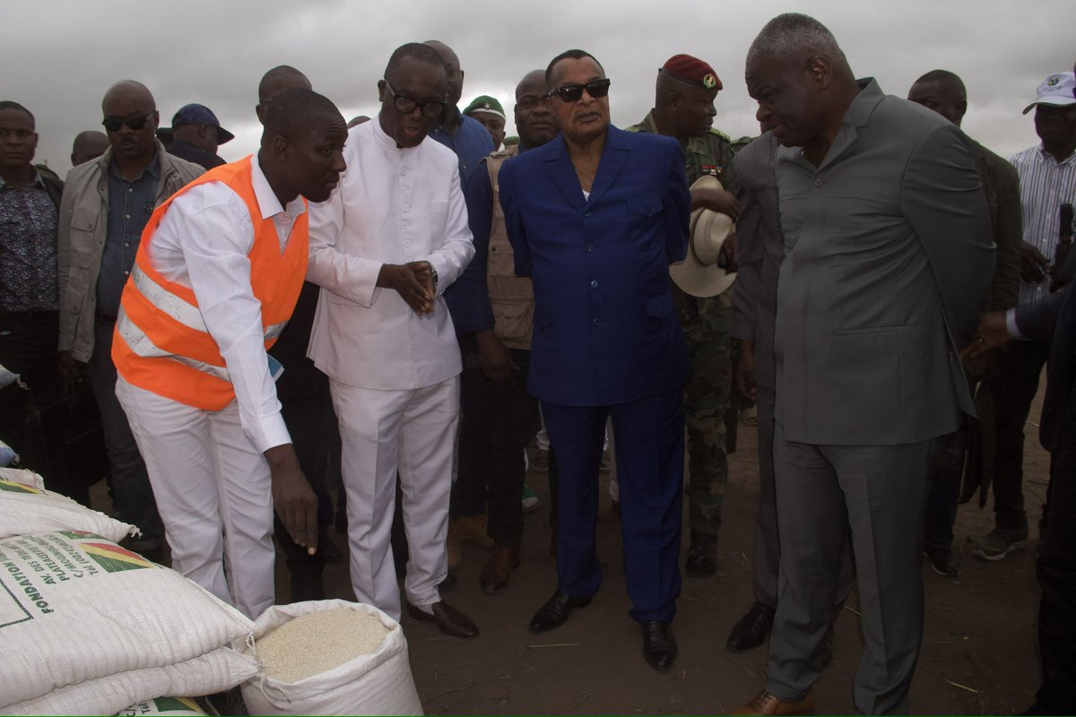 BuzzBrazza's tweet photo. 🚨#SOCIÉTÉ 

Le Président de la République SEM @SassouNGuesso_ avait effectué une descente au centre agro-industriel de Kounzoulou,  reçu par le Président du Collège des Kimbanguistes  Congolais Mr Brice Voltaire ETOU- OBAMI pour s’imprégner du travail réalisé.🇨🇬
@GouvernementCG https://t.co/MTGBa37b0Q