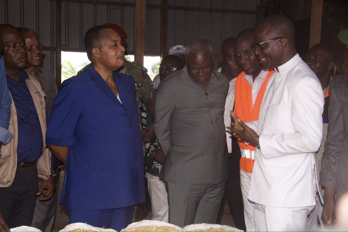 BuzzBrazza's tweet photo. 🚨#SOCIÉTÉ 

Le Président de la République SEM @SassouNGuesso_ avait effectué une descente au centre agro-industriel de Kounzoulou,  reçu par le Président du Collège des Kimbanguistes  Congolais Mr Brice Voltaire ETOU- OBAMI pour s’imprégner du travail réalisé.🇨🇬
@GouvernementCG https://t.co/MTGBa37b0Q