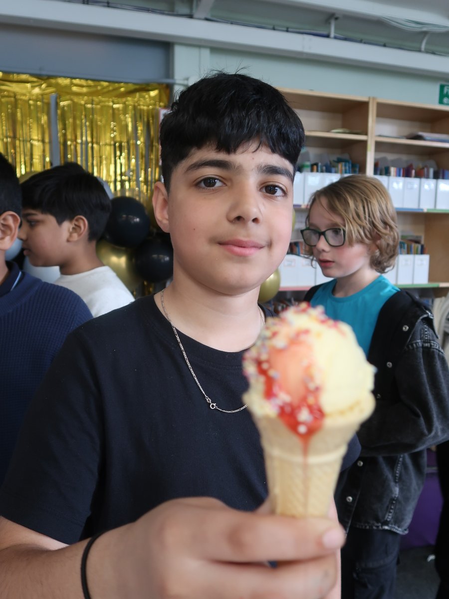 Did someone say ice cream? The Shirestone Outstanding Ice Cream Stall was incredibly popular on Outstanding Day. We had the most incredible day at the #greatestschool, celebrating our Ofsted OUTSTANDING judgement. @BEPvoice @BirminghamEdu @ElliotSchools