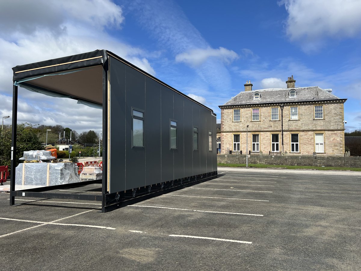 Some exciting developments at our Wrightington Hospital site over the weekend🏗️🌤️ All modules for our new Theatre 11 were successfully installed into place as work continues on the expansion.