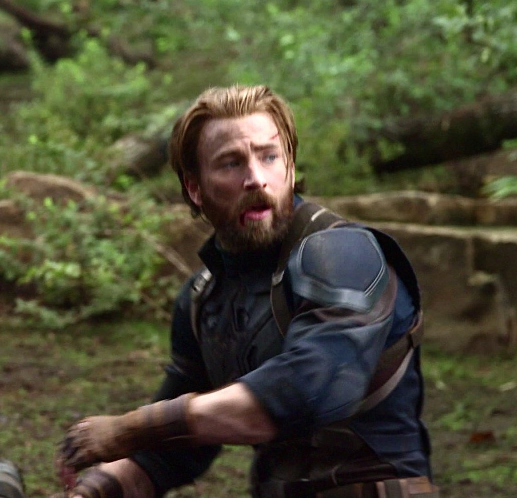 MarvelsContent's tweet photo. chris evans behind the scenes as steve rogers https://t.co/UeDGQER0zz