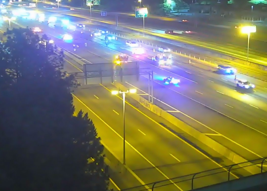 Gwinnett Co: Crews are clearing the roadwork out of the right lanes on I-85/sb leaving Hwy 316. Delays will improve. #ATLtraffic