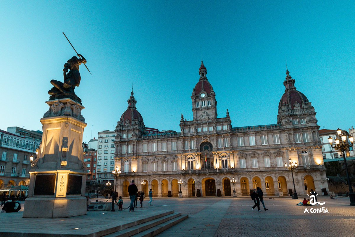 📍 La plaza de María Pita es un imprescindible en tu visita a A Coruña.
Se trata de un espacio emblemático nombrado en honor a la heroína de la ciudad que, además, acoge la mejor música en directo del verano 🎤

#VisitCoruna #CulturadeVivir #MaríaPita