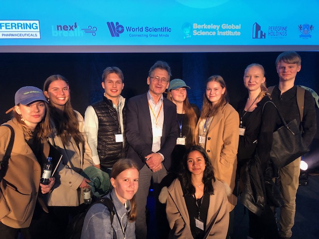 Ben lecturing at the @molfrontiers symposium 'On human origins and the Future of Humanity' at @lunduniversity. Great event with hundreds of students from high schools and universities.