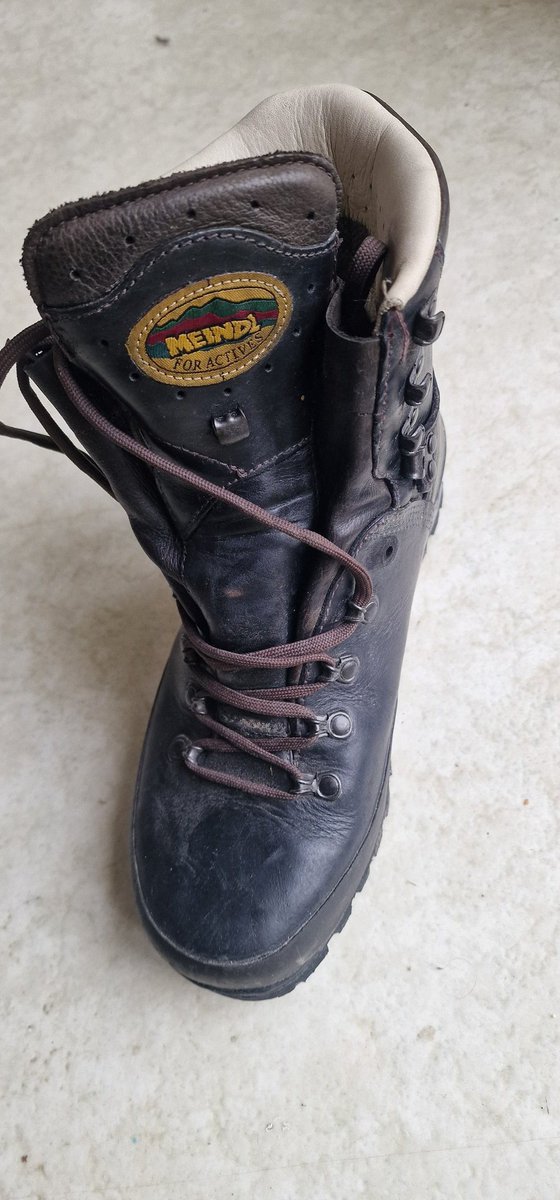 PhilVince2's tweet photo. Acheter une paire de Meindl à prix d'or en  2024 chez @Snowleader et qui connaît un défaut d'usine et s'entendre dire par le service client du site que le délai de réponse de la marque Meindl peut être de huit mois sans être certain de sa prise en garantie. De qui se moque-t-on ? https://t.co/rGC6lMNVQV