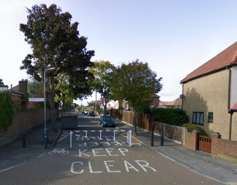 deekinstow's tweet photo. #Chessington is home to two of @RBKingston historical low traffic neighbourhoods. Thanks to Matt Sinclair for the heads up. #AccessOnly streets are simple and well proven tool for the planner. https://t.co/7kznDSQzJm