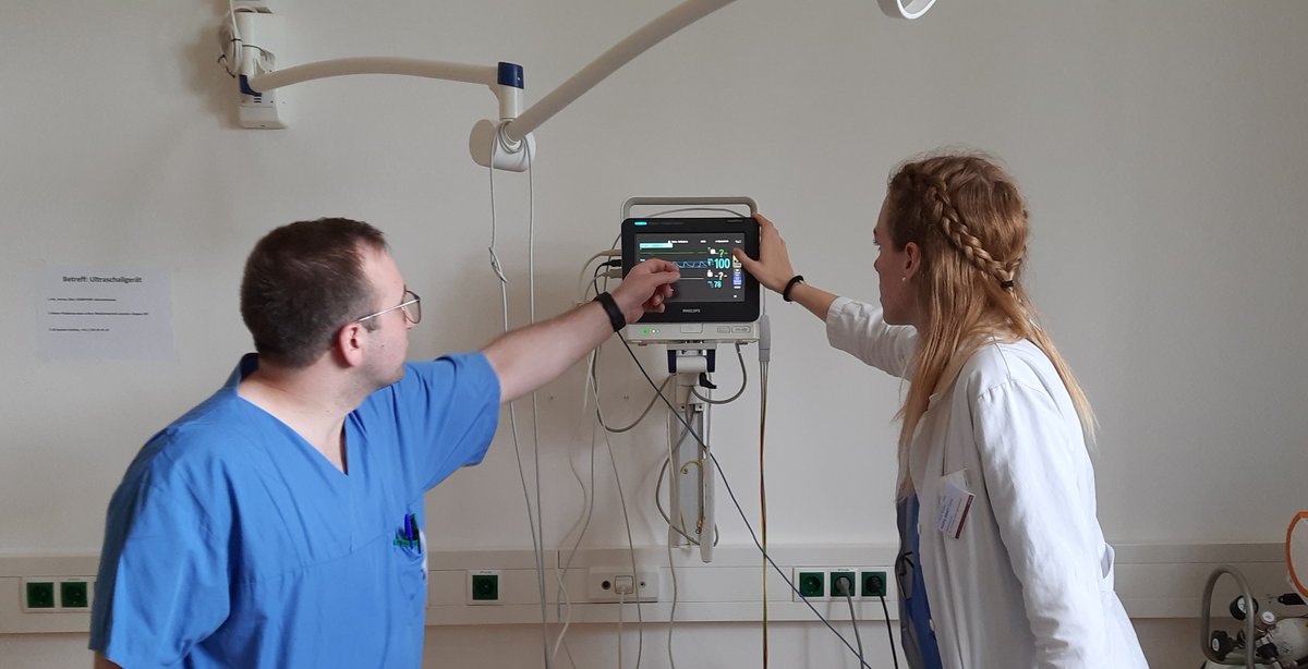 Wiener Gesundheitsverbund (@wiengesundheit) on Twitter photo Im Rahmen des Pilotprojektes "SFU goes Clinic" sind Student*innen der <a href="/FreudSfu/">Sigmund Freud PrivatUniversität Wien</a> über 3 Wochen lang in der Abteilung für Atemwegs- und Lungenkrankheiten der Klinik Penzing im Einsatz um praktische Erfahrungen im Umgang mit Patient*innen zu sammeln.
#wiengesundheit #SFUgoesClinic Im Rahmen des Pilotprojektes "SFU goes Clinic" sind Student*innen der <a href="/FreudSfu/">Sigmund Freud PrivatUniversität Wien</a> über 3 Wochen lang in der Abteilung für Atemwegs- und Lungenkrankheiten der Klinik Penzing im Einsatz um praktische Erfahrungen im Umgang mit Patient*innen zu sammeln.
#wiengesundheit #SFUgoesClinic