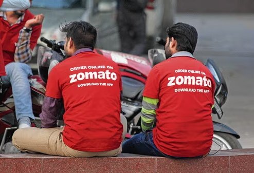 🚨 Zomato hikes the platform fee 4th time since its launch in August 2023. Now customers have to pay Rs. 5 to Zomato as platform fee, initially apply in Tier 1 cities. 
#zomato #fooddelivery #platformfee #restaurant #foodbusiness #Foodie
#deliveryboy #fee #EarthDay 
PC: mint