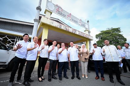 Di Gerik tiada PRK, tapi hari ini sentuhan kasih KPKT sebanyak RM4.58 juta tetap sampai ke Gerik. Kerajaan Madani akan terus fokus bekerja. Kesejahteraan hidup rakyat keutamaan kami, Malaysia Madani. 🫶🏼🫶🏼🇲🇾 @SinarOnline @kpkt_gov @mkini_bm