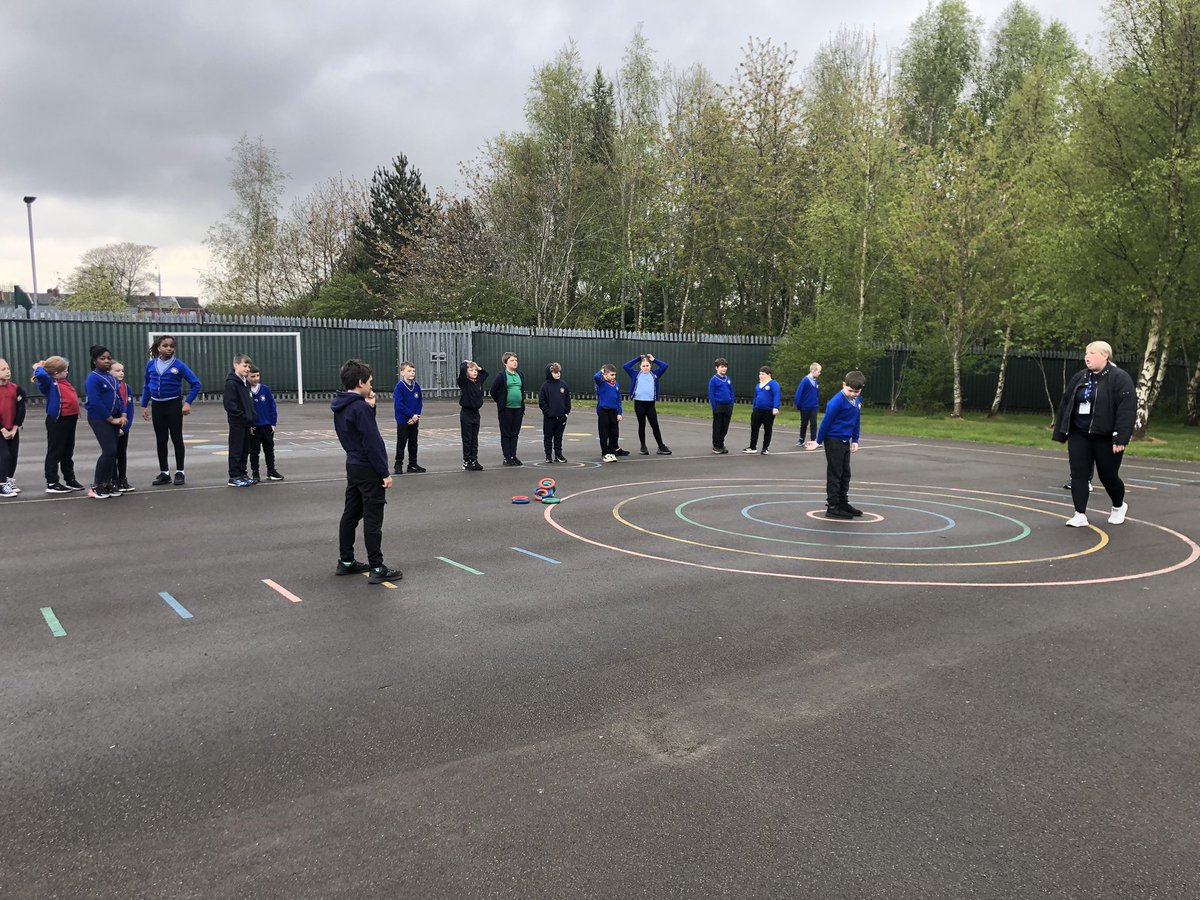 HolySpiritWA9's tweet photo. #year4 enjoyed their PE  this morning learning how to pass the baton in relay races! @ProgSportsCW https://t.co/BndF3qxz5B