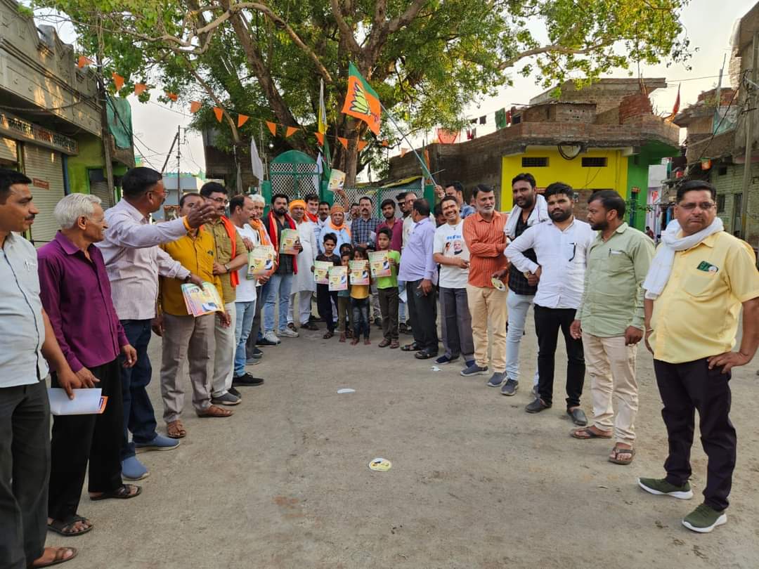 Deepakprakash94's tweet photo. गंजबासौदा में क्रमांक 14 में भारतीय जनता पार्टी के कार्यकर्ताओं के द्वारा जनसंपर्क किया गया
#अब_की_बार_400_पर
#abkibaarmodi400paar
#PhirEkBaarModiSarkar #vidisha
#loksabhachunav2024 #ShivrajSinghChouhan #Basoda https://t.co/aQEEvZMGQt
