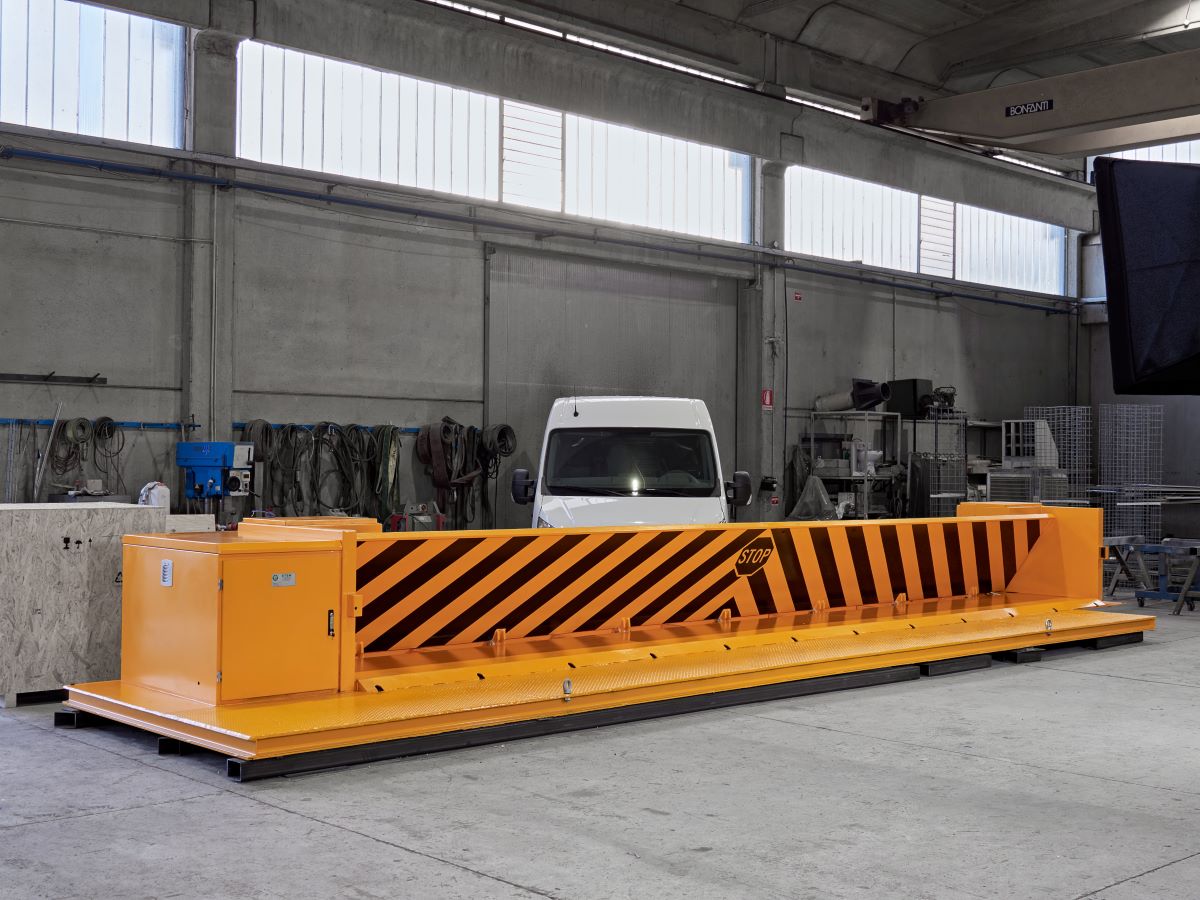 EtemSrl's tweet photo. ROAD BLOCKER: Impact resistant road blocker (9 metres long) designed to prevent the intrusion of unauthorized vehicles. https://t.co/xdVdv0ZF2R