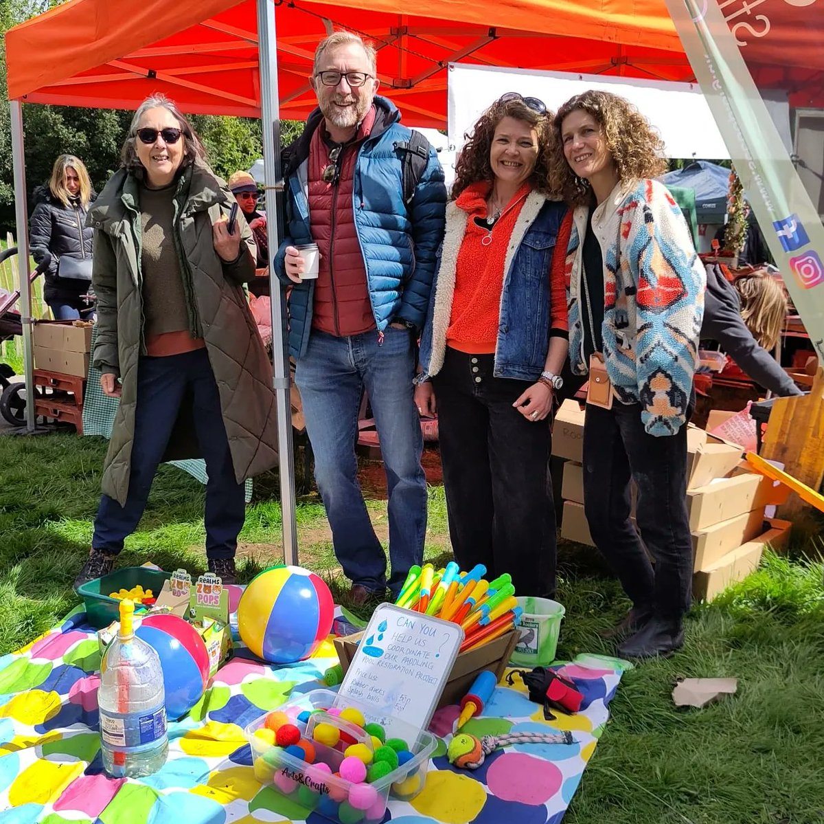 Sending a huge #thankyou to the fantastic Fleur, local mum, SCCOOP Trustee and paddling pool lover, and her tiny #volunteers who made a big splash at The Rookery Market spreading awareness to the #community about #streathamcommon Paddling Pool's uncertain future 💧💦💧
⬇️