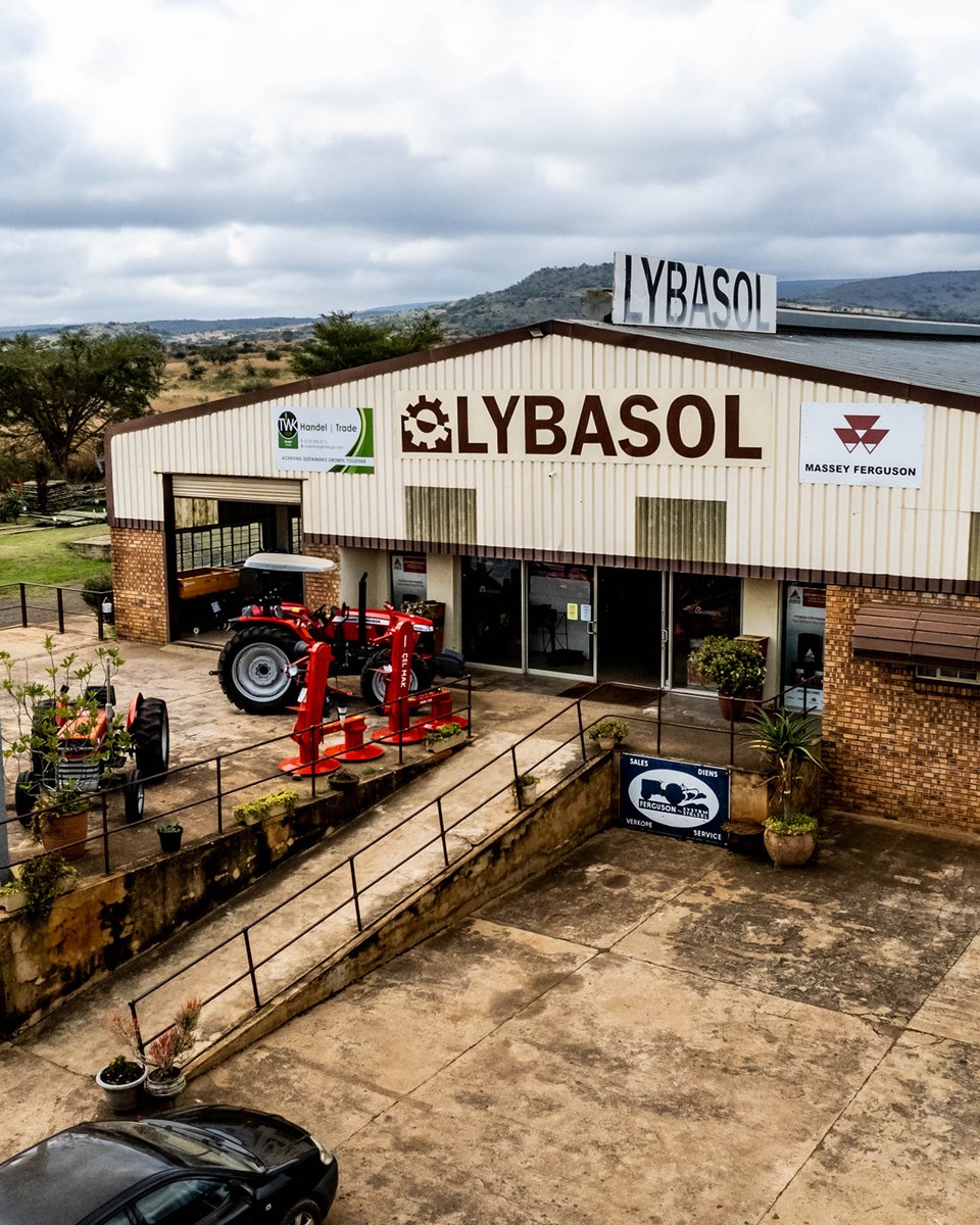 MF_RSA's tweet photo. Elke trekker op Jaco se plaas is aangekoop by Lybasol, die Massey Ferguson handelaar in Lydenburg. 

👉 https://t.co/KV5ilwZwu1
👉 https://t.co/Ne6wA4d67D

#masseyferguson #masseyfergusontractors #MasseyFergusonSouthAfrica #FarmLife #Agriculture #FarmMachinery #Tractor #AGCO https://t.co/pVlHZOhxWk