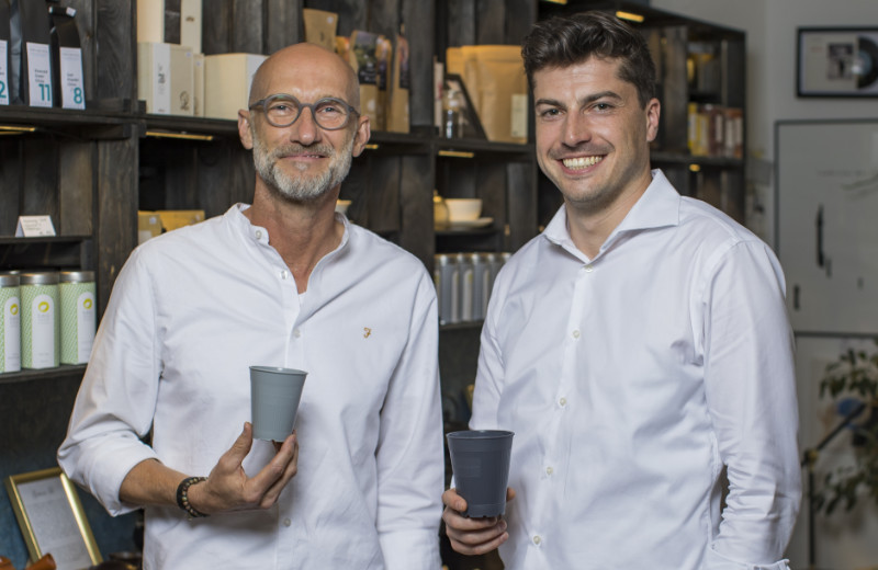 Salzburger #Kaffeehäuser klinken sich in #Mehrwegbecher-Netzwerk ein:
5 Lokale im Kaiviertel beteiligen sich am #Umweltzeichen zertifizierten Mehrwegbechersystem #myCoffeeCup
in der Mozartstadt gibt es damit 20 Aus-&amp;Rückgabestellen
So geht Abfallvermeiden!
leadersnet.at/news/78586,sal…