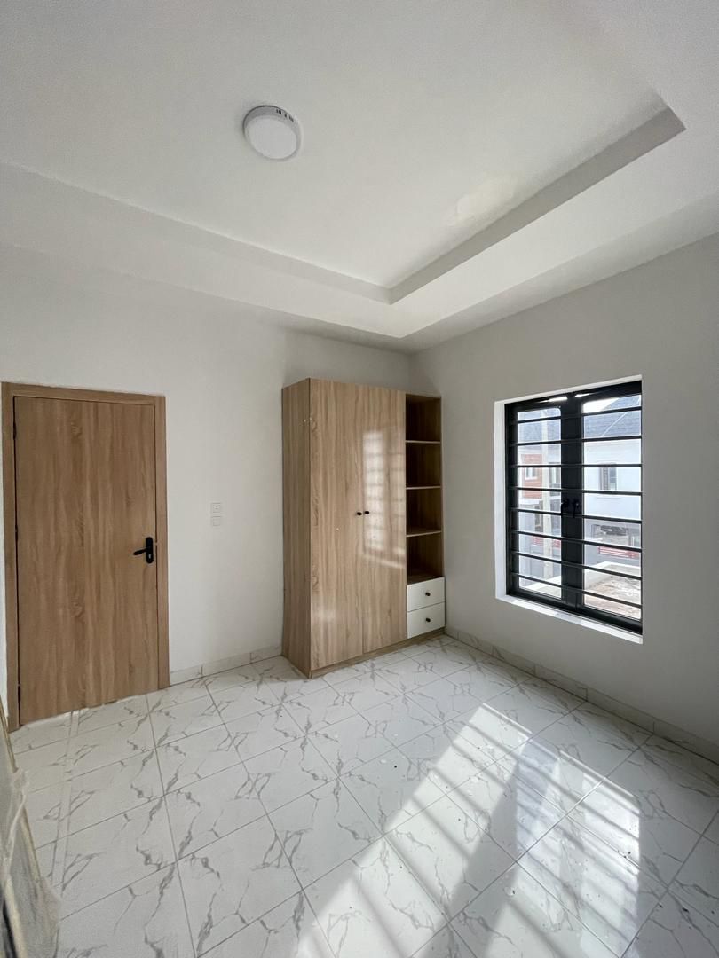2BEDROOM SERVICED APARTMENT FOR SALE

Amenities: 
- [ ] Fitted Kitchen with accessories 
- ⁠[ ] Open plan kitchen 
- [ ] Modern Day POP Ceiling 
- [ ] Detailed finishing 
- [ ] Wardrobes 
- [ ] Water heater
- [ ] Heat extractor 

📍Location: VGC LEKKI 
📌Price: 50M ASKING