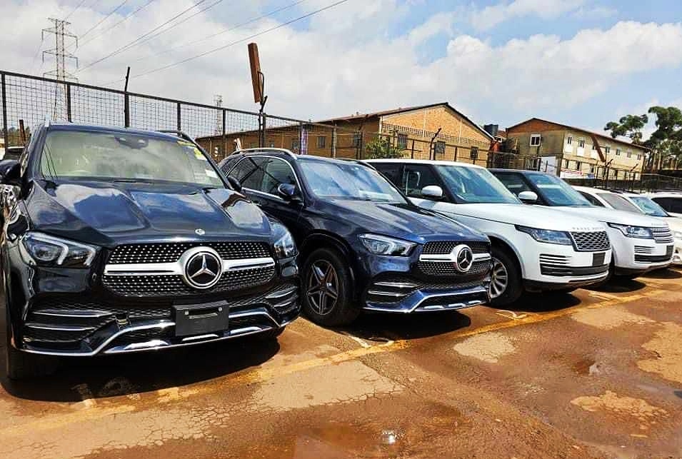 DriveNowUg's tweet photo. #AvailableInStock
The Mercedes Benz GLE 450 versions
- 2020 edition > #Ugx430m
- 2019 edition > #Ugx385m
Available in Navy blue, black and Pearl white.
#Note: Negotiable if it's full payment and do accept installments from 65% initial deposit. https://t.co/izlYOTNJ3s