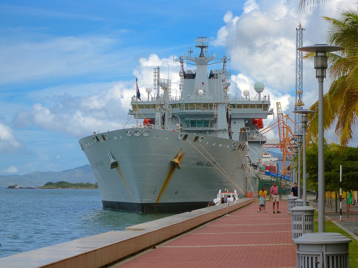 OTD 13 years ago #RoyalFleetAuxiliary WAVE RULER in Port of Spain 🇹🇹 #MakingWAVEs