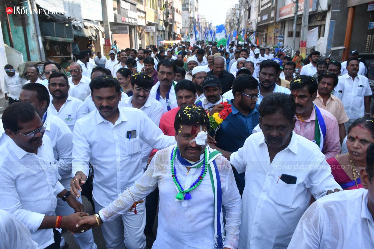 #YSRC MLA #VellampalliSrinivas filed his nomination for the #Vijayawada central constituency #ElectionsWithTNIE 📸: @prasantmadugula @NewIndianXpress