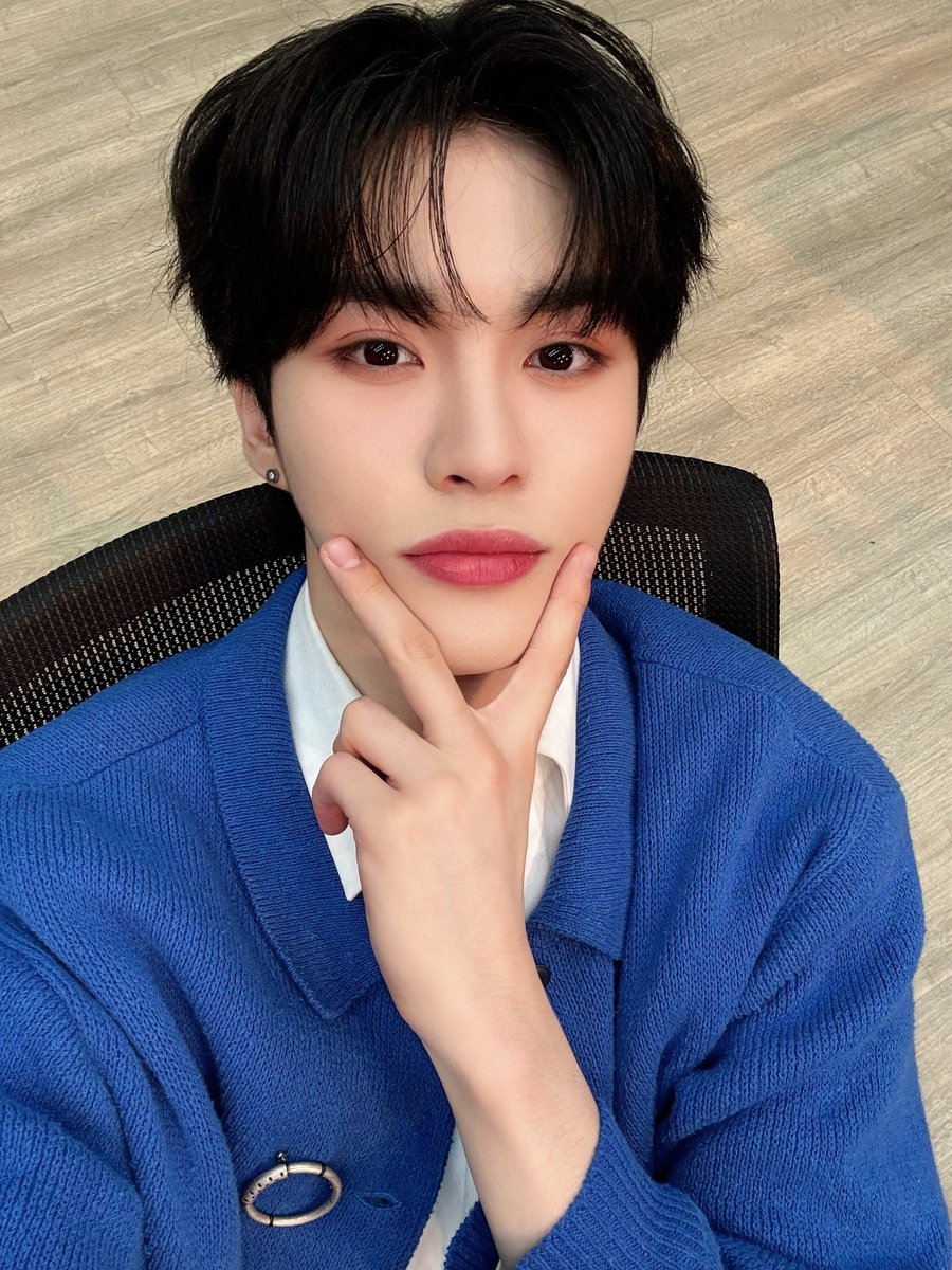 by_EPEX's tweet photo. [#아민]

Blue min💙 💙
                  👅

#EPEX #이펙스 #AMIN #아민 https://t.co/vYFwwKZGQ7