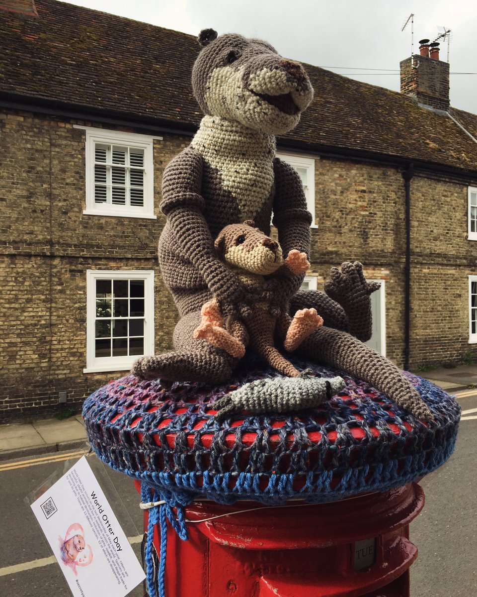 Postbox in town #worldotterday 🦦