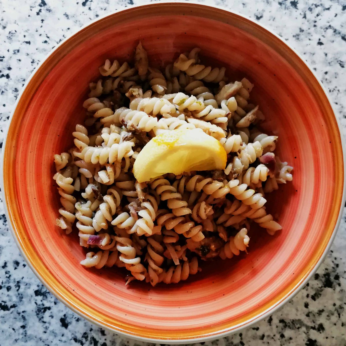 Immer ein heißer #Twooking Tipp wenn es schnell gehen soll/muss: #Pasta mit #Sardinen. Ein paar #Kapern passen durchaus auch mikekocht.at/2022/06/26/spa…