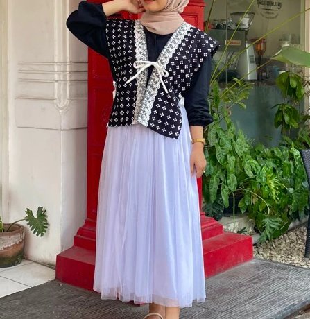 fromaraa_'s tweet image. Rekomendasi vest batik🌷🕊️
Cocok nih untuk kerja/kuliah

— a thread