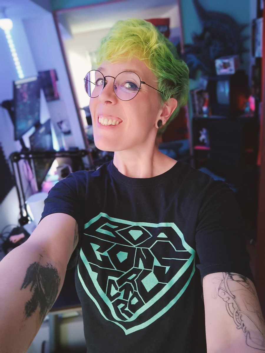 Didn't expect my post to blow up like it did😅 thank you for all the follows, badass indie lovers/devs! I'm Glitch, a non binary/Dutch/ADHD streamer who loves indie games! Besides streaming you can catch me as jury for the Dutch Game Awards, Voice Acting or playing Roller Derby!