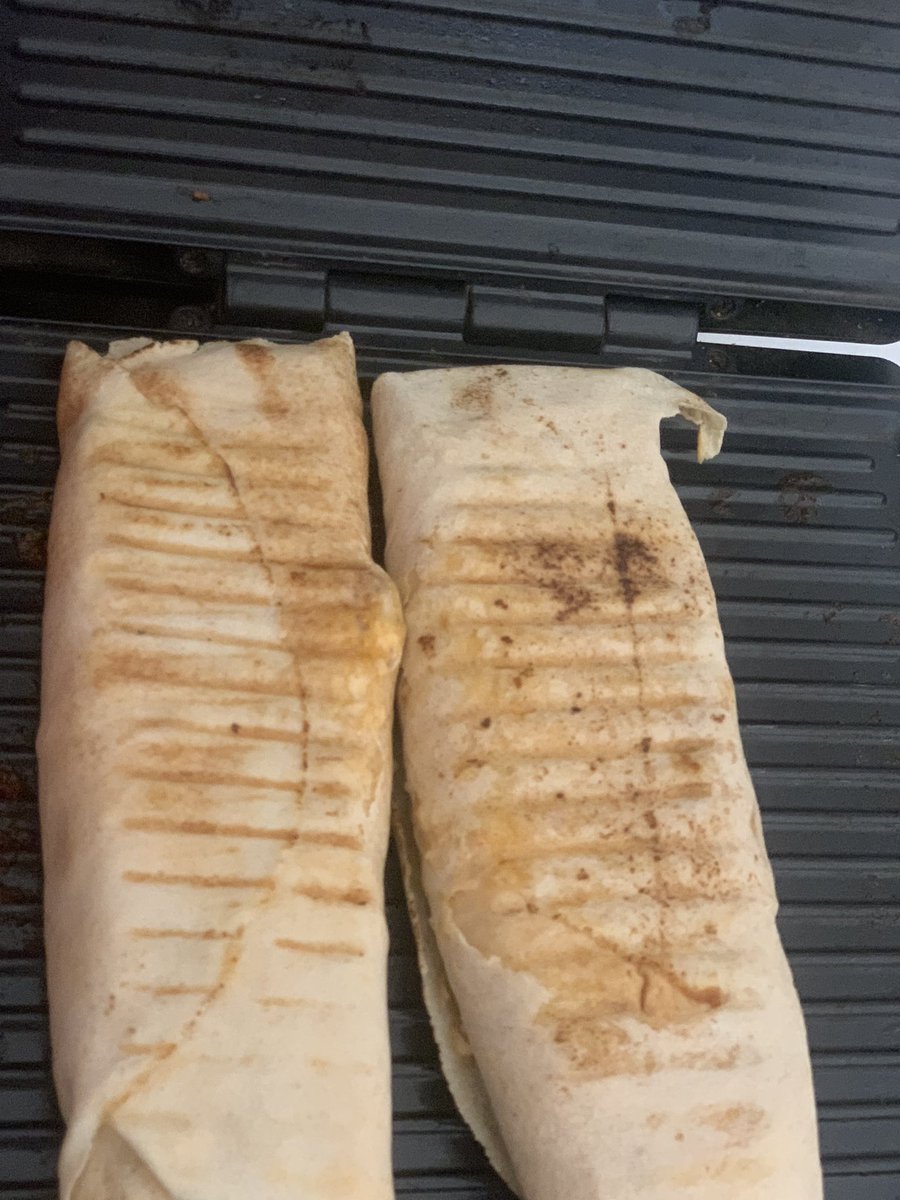 Ndip____'s tweet photo. Introducing the world’s most delicious shawarma in kaduna 🤤🤤 #dipsbite creamy,delicious,spicy and fleshy https://t.co/mTzSm9fgjP