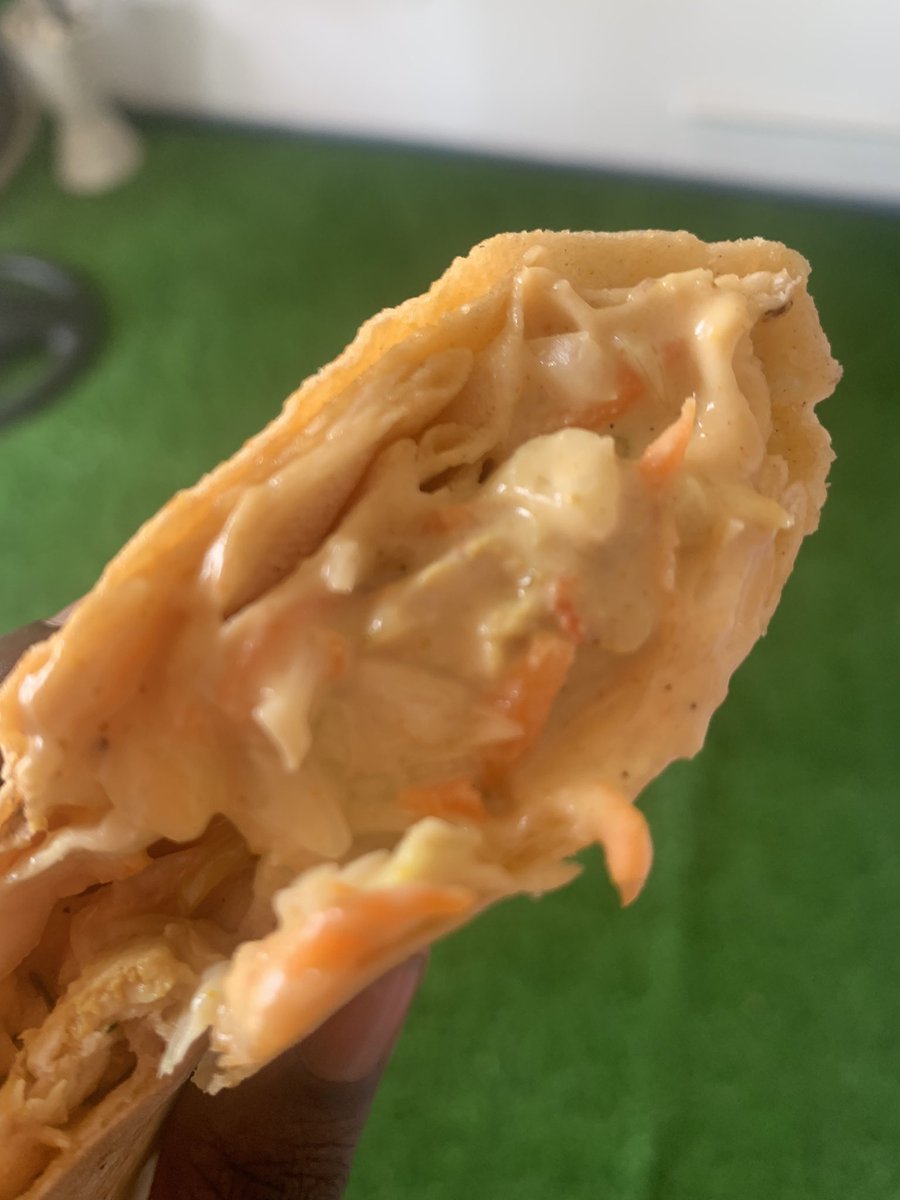 Ndip____'s tweet photo. Introducing the world’s most delicious shawarma in kaduna 🤤🤤 #dipsbite creamy,delicious,spicy and fleshy https://t.co/mTzSm9fgjP