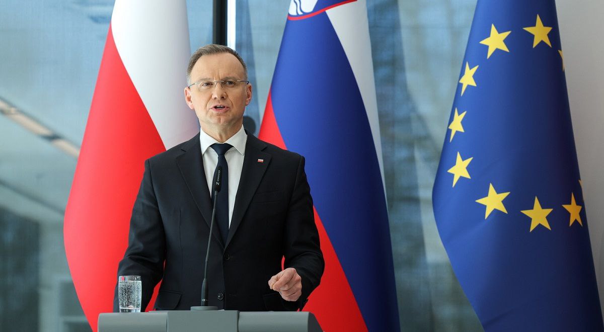 nexta_tv's tweet photo. ❗️ Duda: Poland is ready to host US nuclear weapons

"Russia is increasingly militarizing the Kaliningrad region. It recently placed its nuclear weapons on the territory of Belarus. If our allies decide to deploy nuclear weapons as part of the joint use of nuclear weapons also on our territory to strengthen the security of NATO's eastern flank, we are ready for it," Andrzej Duda told Fakt.

According to him, the deployment of US nuclear weapons in Poland "has been a topic of negotiations" with the United States for some time now.