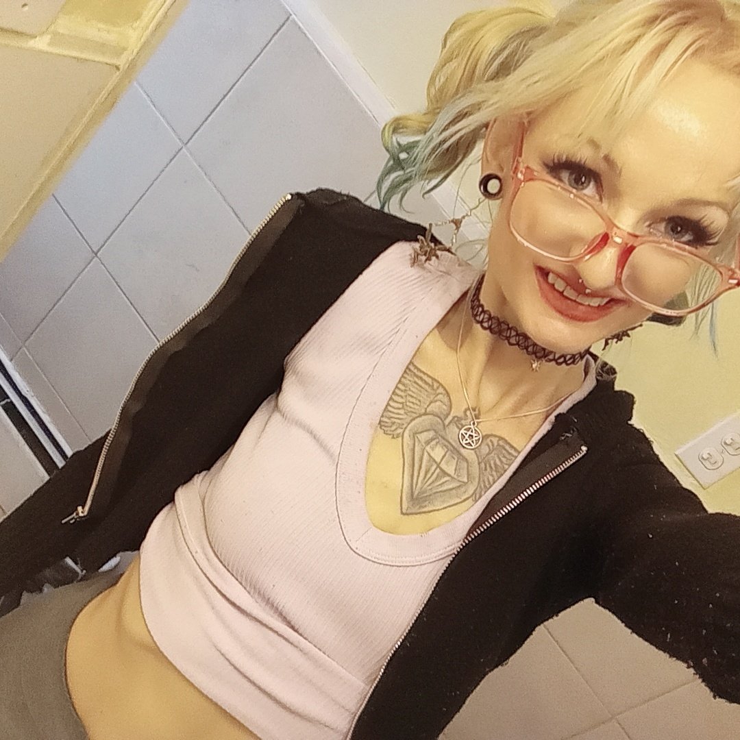 RagdollRaven's tweet photo. #cute #nerd #girl #feet #pretty #ContentCreator #contentwarning #contentmarketing #onlyfansbabe #of 🤓

https://t.co/6jI6uGCyZ6 https://t.co/tVMUJajWjd