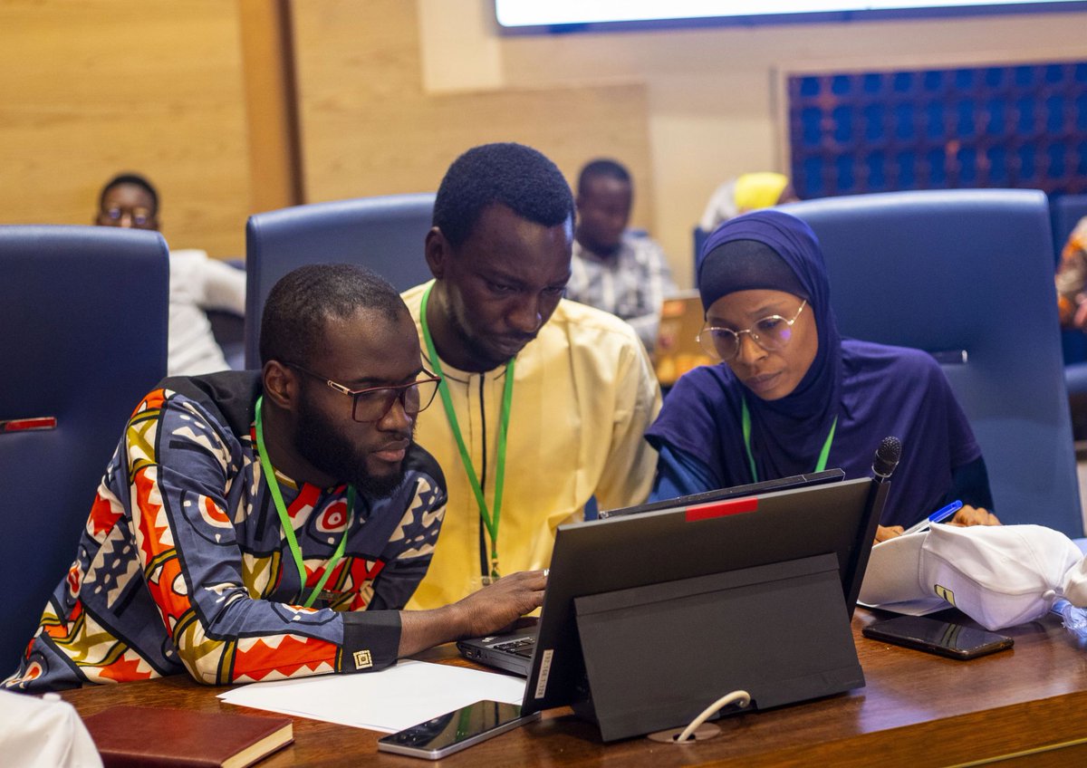 bsidikou's tweet photo. Un réel plaisir de retrouver cette mobilisation des universités autour de cette Compétition Nationale de Programmation lors de la première édition de la Semaine du Numérique. Avec la team @ifuturAfrica  nous allons davantage pérenniser cette initiative pour booster l'écosystème dans les sciences de la programmation.

Felicitations à l'ensemble des participants :
ADU (AFRICAN DEVELOPMENT UNIVERSITY);
CODELOCCOL;
EAMAC (Ecole Africaine de la Météorologie et de l'Aviation Civile);
EMIG (ECOLE DES MINES DE L'INDUSTRIE ET DE LA GEOLOGIE);
ÉPI (École Privée d'Ingénierie du Niger);
ESCEP (École Supérieure des Communications Électroniques et de la Poste);
UAM (Université Abdou Moumouni de Niamey);
IAT (INSTITUT AFRICAIN DES TECHNOLOGIES);
Lucas University ;                                          
Université islamique.

Les «Codavengers» de CodeLoccol ont remporté ce premier concours Niger Programming Contest.

Ils ont reçu leurs prix et trophées des mains du Ministère de la communication, des postes et de l'économie numérique lors de la cérémonie de clôture de la semaine du numérique.

#Senum24
#Nigerprogrammingcontest
