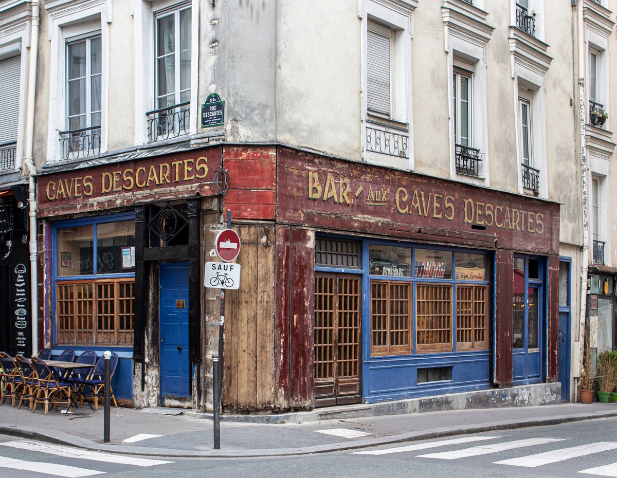 Bar « Aux Caves Descartes »... traces du passé à #Paris5
Avril 2022

#LeMayflower #ghostsign #ghostsigns #signefantome #signesfantomes #enseigne #devanture 

👉 pixdar.tumblr.com/post/748075144…
