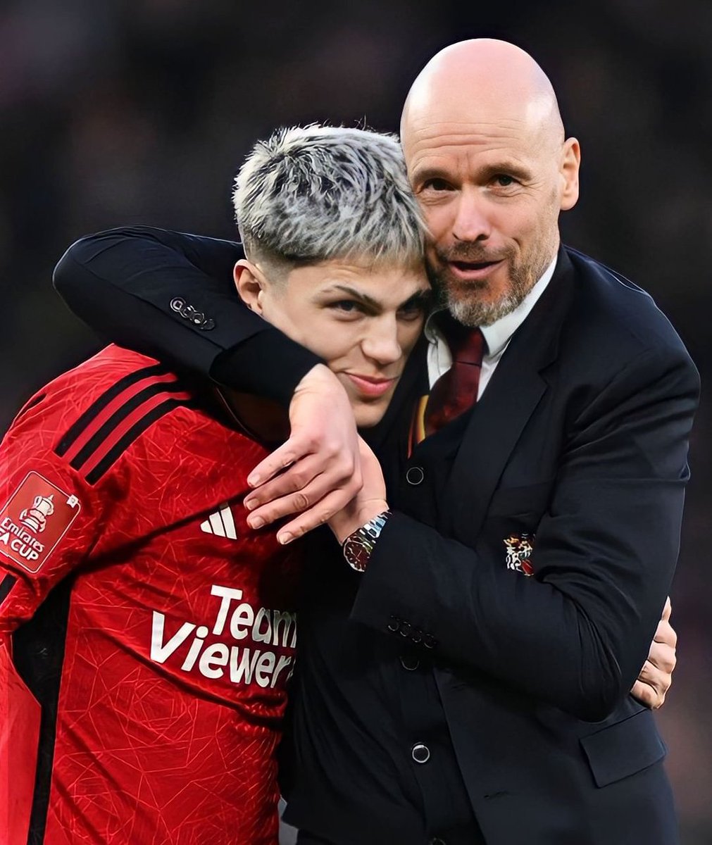 UtdFaithfuls's tweet photo. 19-year-old Garnacho has started 32+ games consecutively and is one of the only 3 players not to get injured this season.

United fans weeks ago: "Garnacho needs rest."

3-0 up in the 65th minute and Ten Hag takes him off to rest/protect him, United fans: "Why sub him? We always crumble when Garnacho is taken off."

I genuinely don't understand our fanbase. So United as a team couldn't protect a 3-0 lead because Garnacho was rightfully subbed off? I have no words.