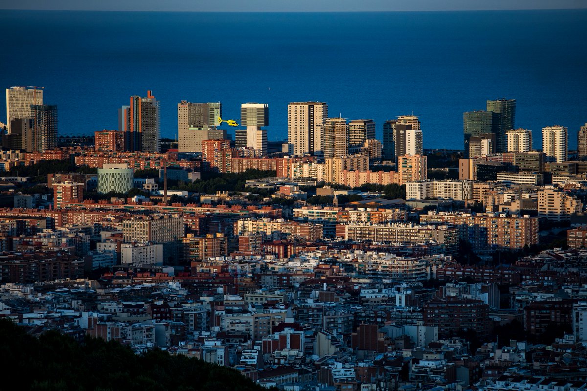 El PIB va créixer un 2,8% a Barcelona el 2023, segons un informe de l'Oficina Municipal de Dades. El sector serveis i la indústria impulsen aquest creixement, superior al de Catalunya i Espanya. Consulta l'informe complet a ajuntament.barcelona.cat/premsa/wp-cont…
