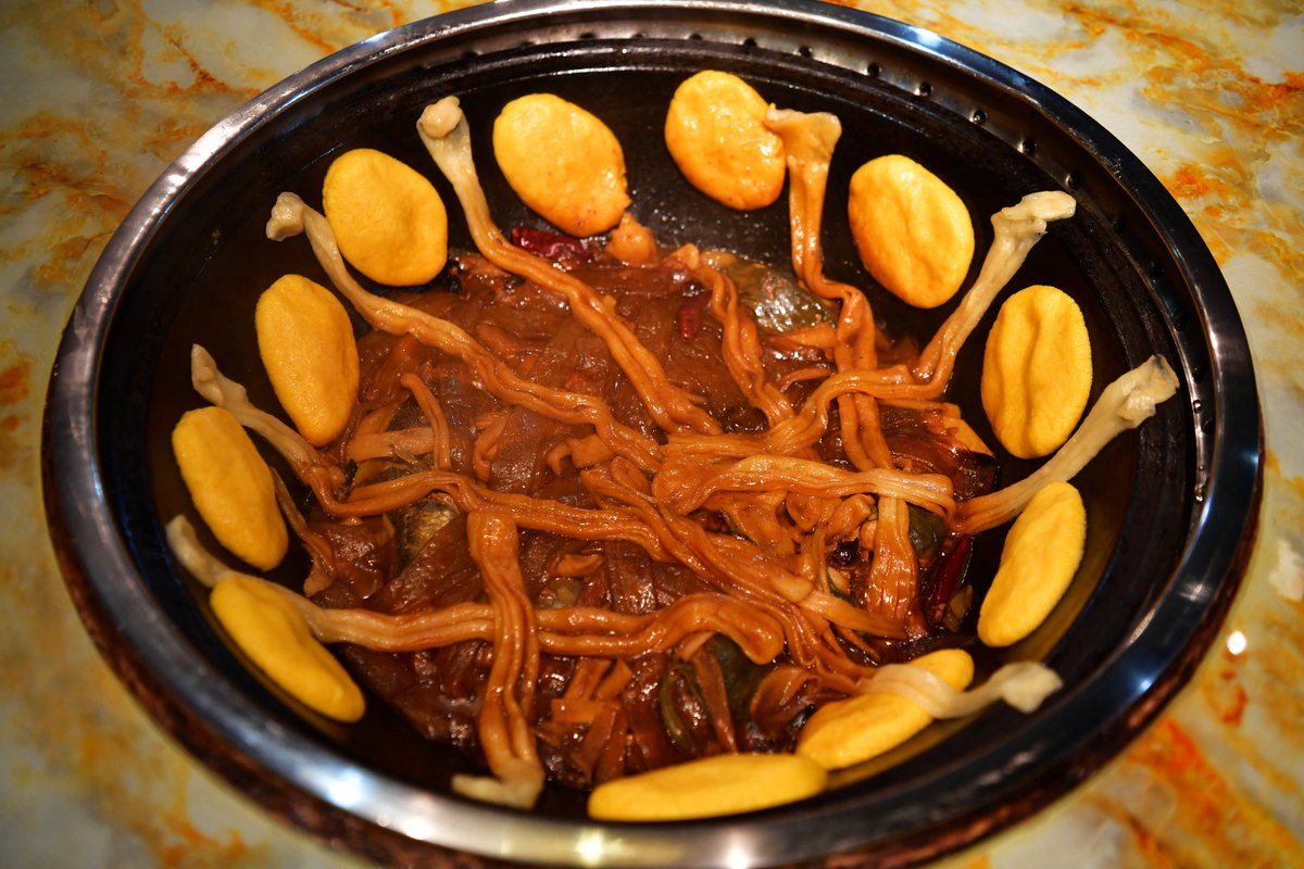 LetChinese's tweet image. In the vicinity of #Baiyangdian, the largest freshwater lake in northern China, whether it's local #foodies or young people who have recently arrived here, when it comes to their favorite #delicacy, they will always guide you to a #fish stew restaurant…🐠🐠🐠#Heibei #fishlover