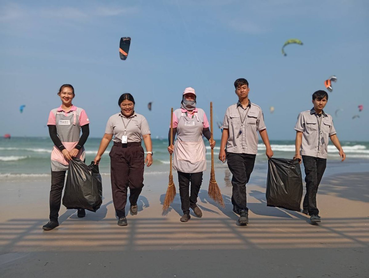 TeeDejsak's tweet photo. 22 เมษายน #วันคุ้มครองโลก #EarthDay
#PlusProperty ร่วมเป็นส่วนหนึ่งในการอนุรักษ์ธรรมชาติและสิ่งแวดล้อม ด้วยการเก็บขยะบริเวณชายหาดที่ติดกับโครงการ เพื่อให้ชายหาดหัวหินเป็นสถานที่พักผ่อนที่ยังคงความสวยงามตามธรรมชาติครับ
#BeautifulCommunity
#ความสุขเริ่มที่บ้าน
#LivingExperience https://t.co/O1lY1lywiI